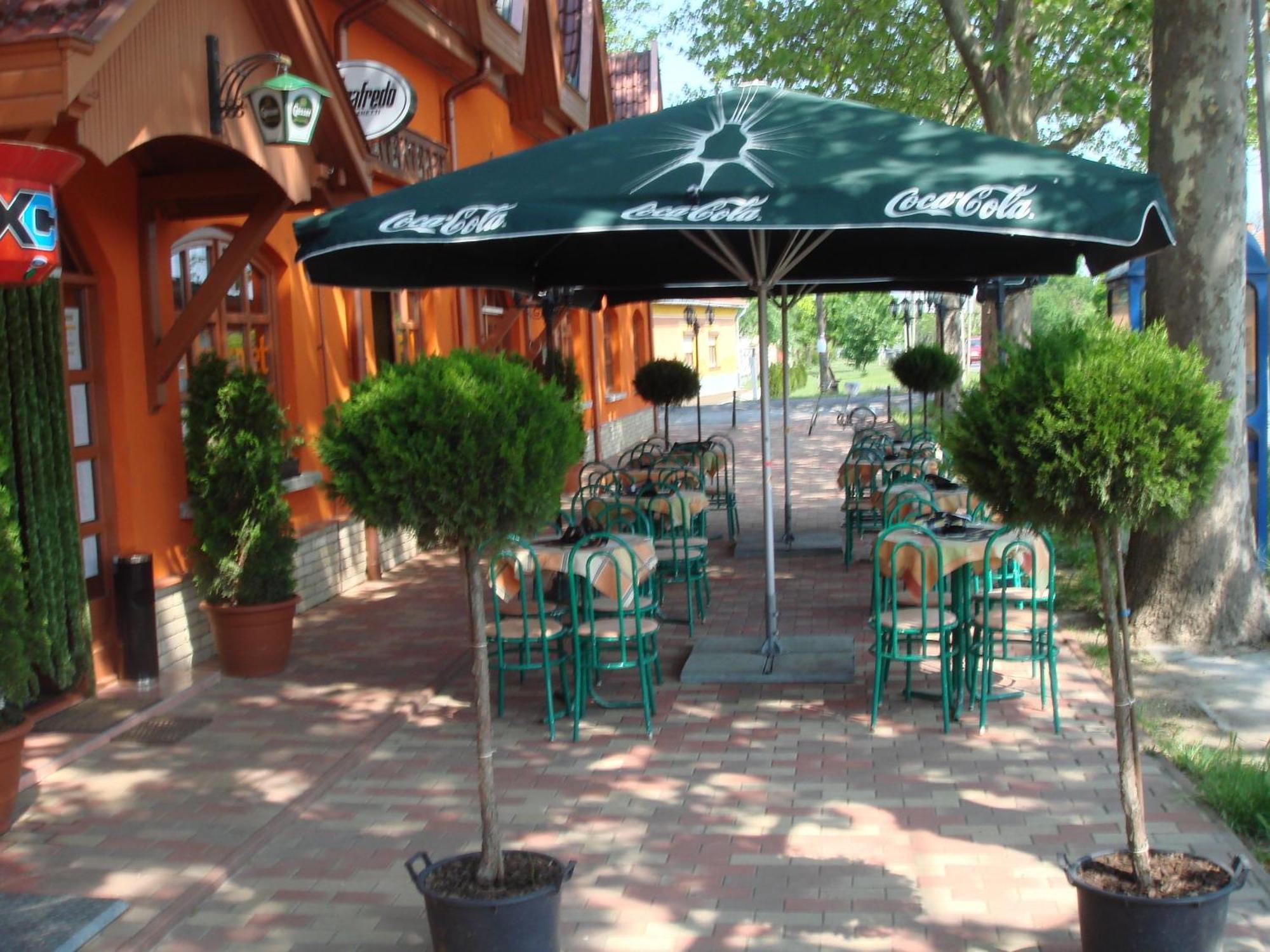Platan Panzio Bed & Breakfast Nagyszenas Ngoại thất bức ảnh